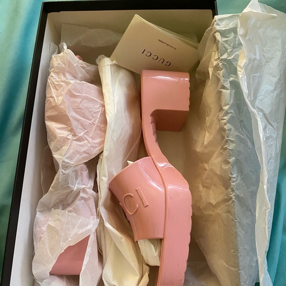 Authentic Wild rose rubber Gucci slide. - Picture 4 of 6